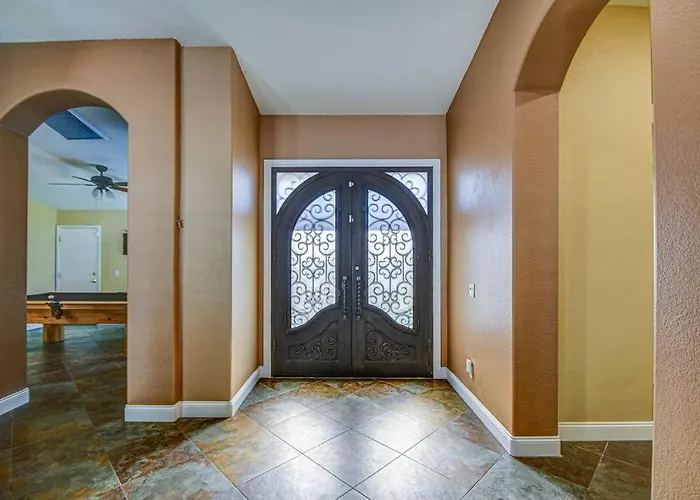 Heated Pool, Hot Tub, Pool Table, 4 Bedrooms