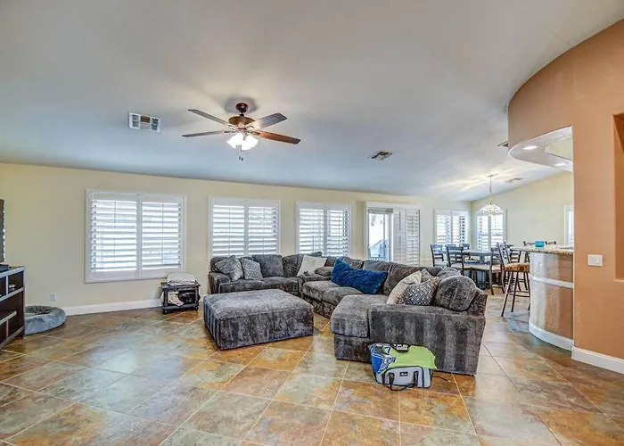 Heated Pool, Hot Tub, Pool Table, 4 Bedrooms *