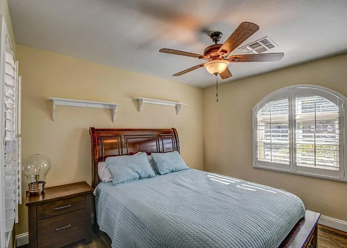 Heated Pool, Hot Tub, Pool Table, 4 Bedrooms *