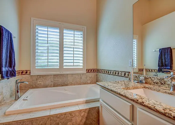 Heated Pool, Hot Tub, Pool Table, 4 Bedrooms Mesa