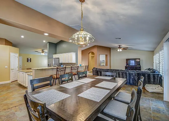 Heated Pool, Hot Tub, Pool Table, 4 Bedrooms *