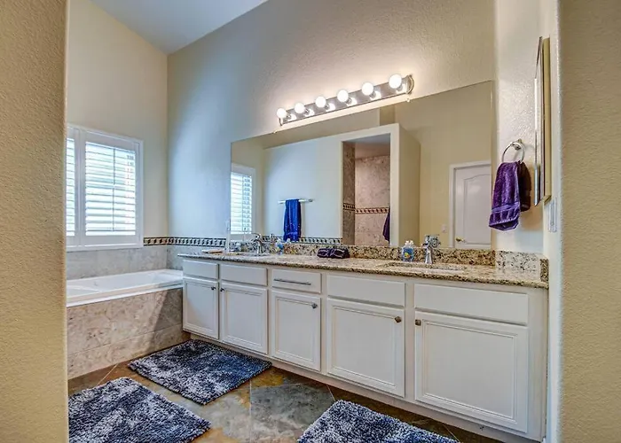 Heated Pool, Hot Tub, Pool Table, 4 Bedrooms