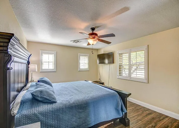 Heated Pool, Hot Tub, Pool Table, 4 Bedrooms * Mesa